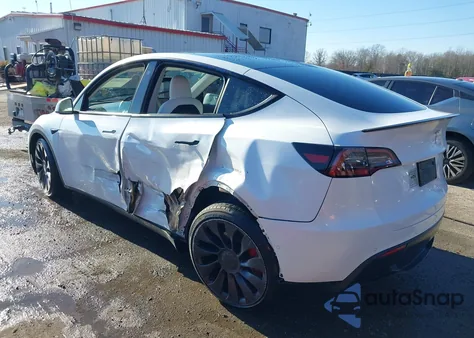 2021 Tesla Model Y Performance Dual Motor All-Wheel Drive z USA, uszkodzony, nr VIN 5YJYGDEF9MF178483